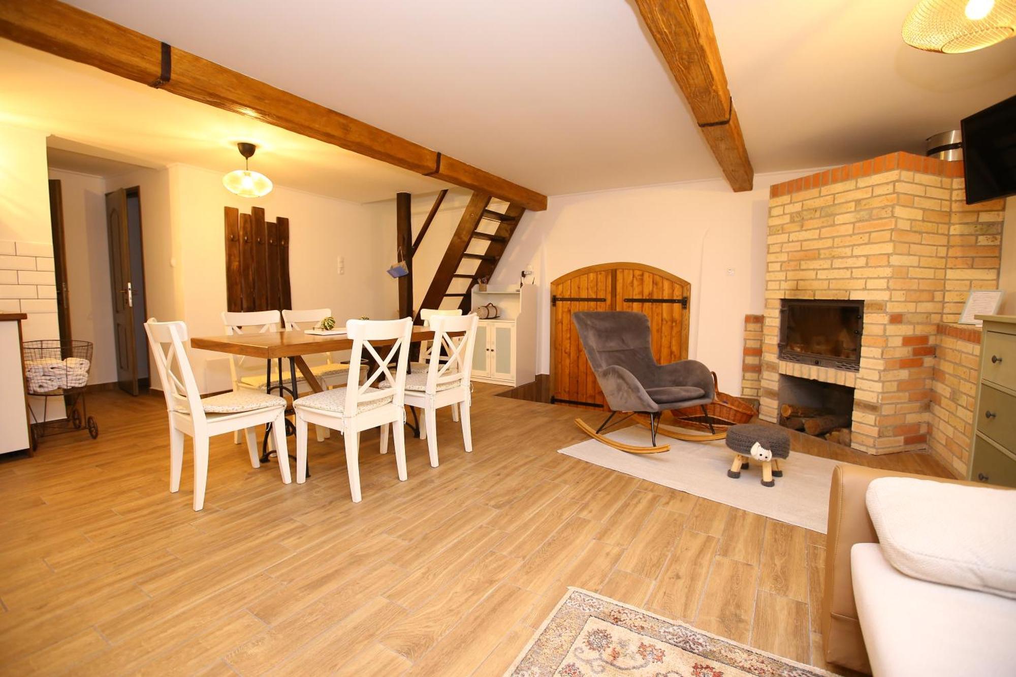 Ferienwohnung Goher Pince Es Vendeghaz Csaszartoltes Exterior foto