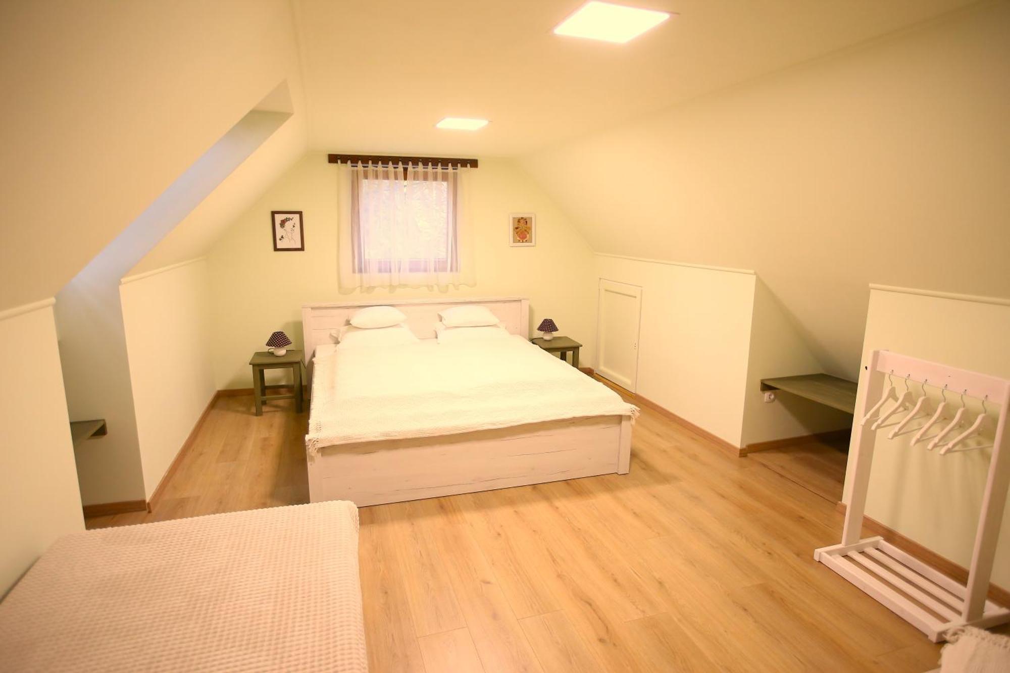 Ferienwohnung Goher Pince Es Vendeghaz Csaszartoltes Exterior foto
